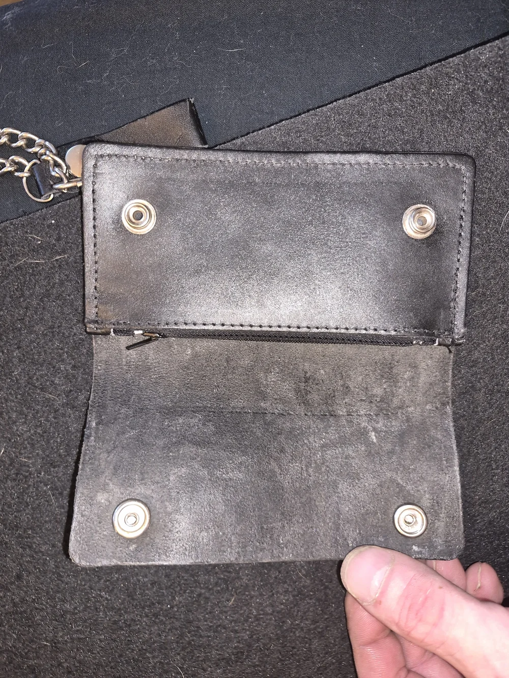 Harley-Davidson Black Leather Trifold Wallet with Chain - Red Accent